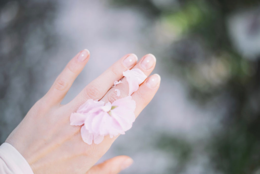 Ringar passar olika bra på olika fingertyper. Men det finns alltid en perfekt ring som passar din unika finger form och storlek. Oavsett om du har korta, långa, smala eller breda fingrar.